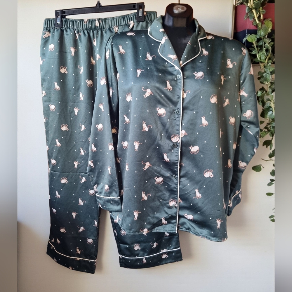 GE Green Satin Siamese Cat Print Pajama 2-Piece Set